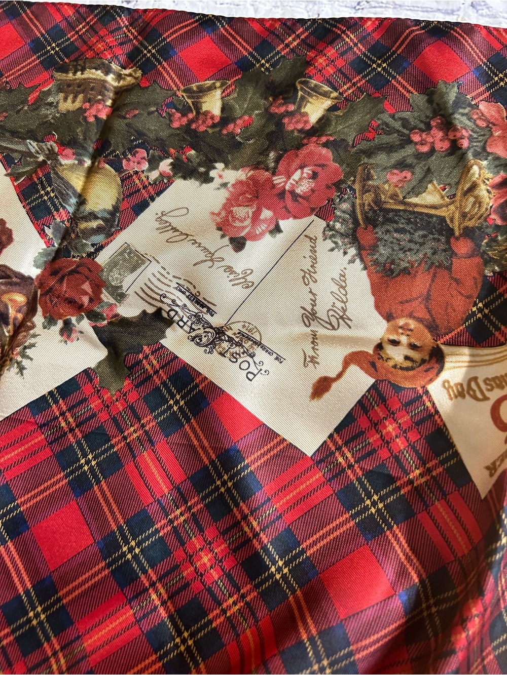 LAURA ASHLEY VTG SANTA CLAUS OVER RED TARTAN PLAID BACKGROUND SCARF SILK - Picture 9 of 10